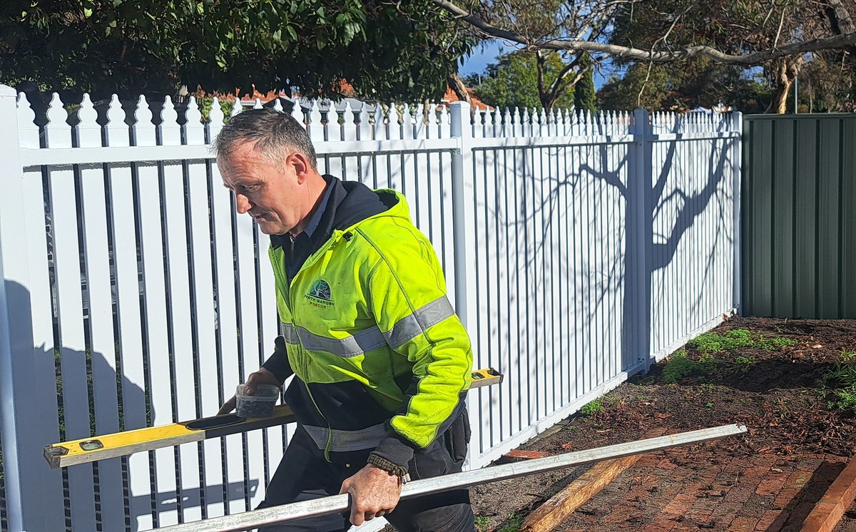 Pete at work on a Perth Garden Rescue clearance