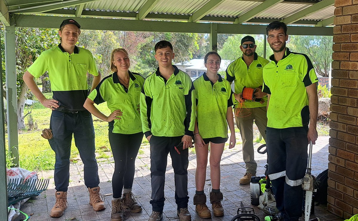 The Perth Garden Rescue clearance crew on site